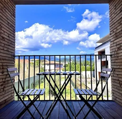 Neuf Centre-ville アパート